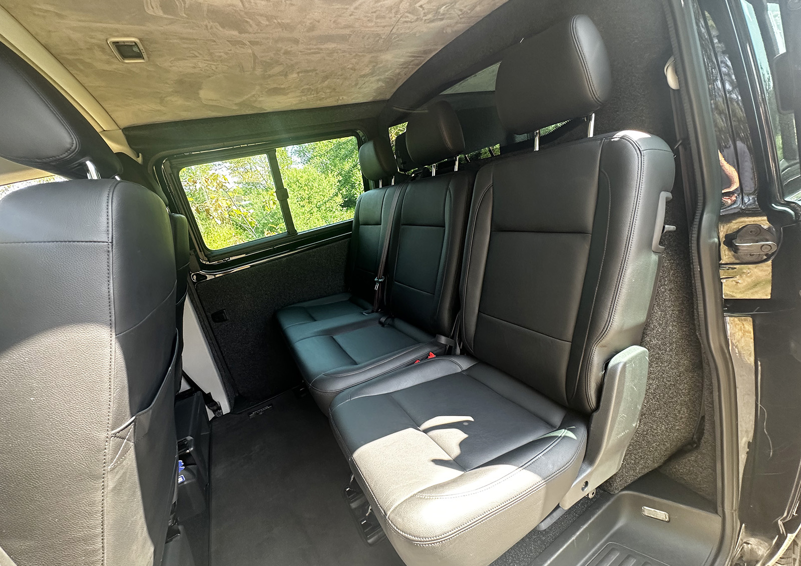 VW Transporter Kombi - Highline - T32 - SWB - Black - Image 9