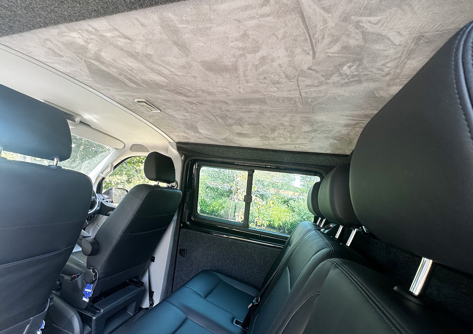 VW Transporter Kombi - Highline - T32 - SWB - Black - Image 20