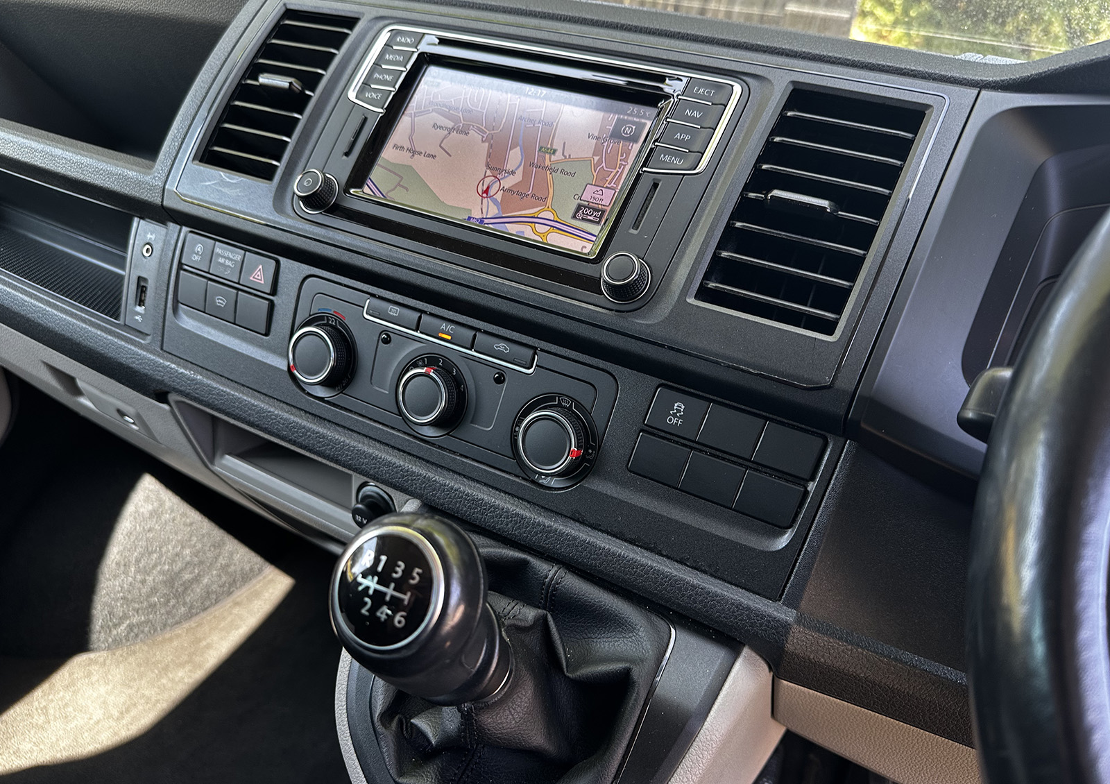 VW Transporter Kombi - Highline - T32 - SWB - Black - Image 21
